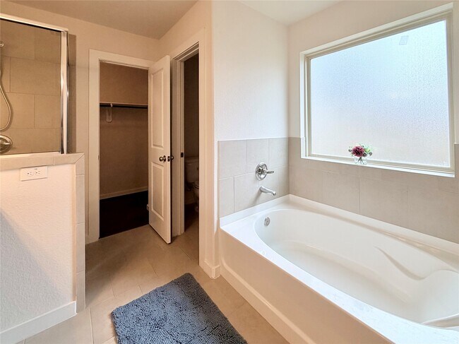 Building Photo - 6807 Bardsdale Ct