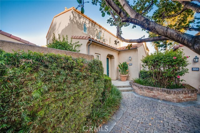 Primary Photo - 70 Latitude