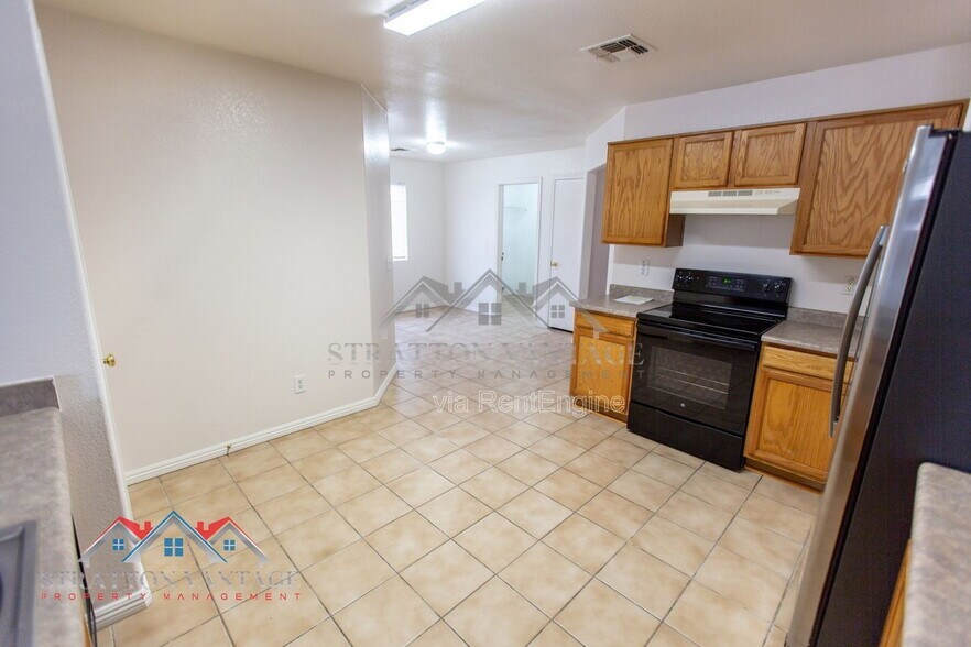 Building Photo - 5706 N 74th Dr