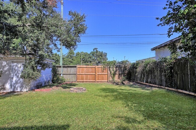 Building Photo - 2030 E 50th St