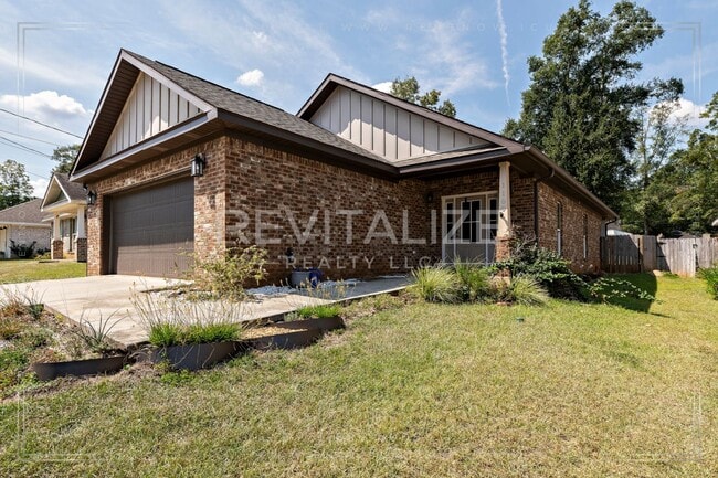 Primary Photo - Modern Comfort Meets Luxury Living in Mobile