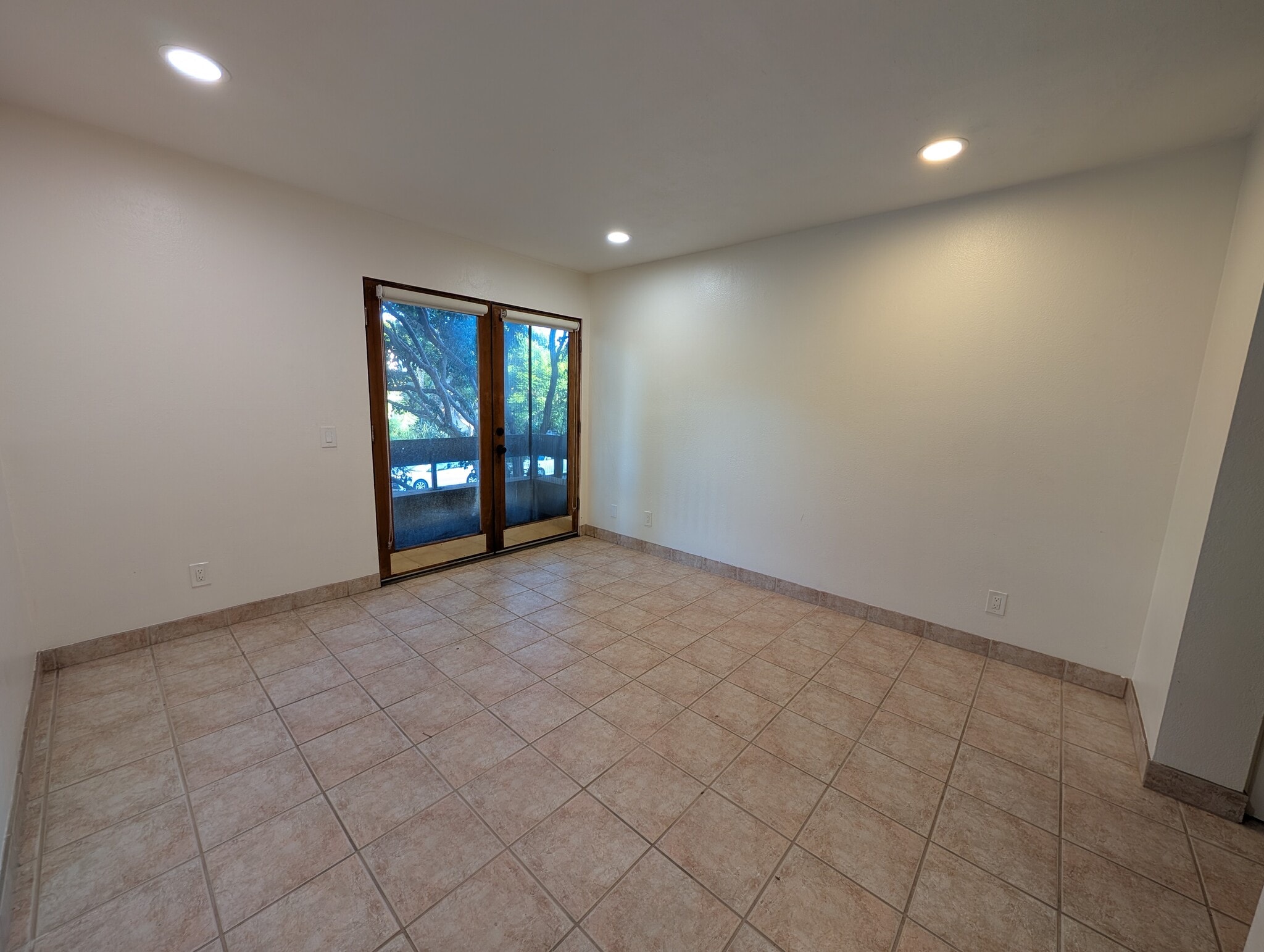 Building Photo - 12815 Caswell Ave
