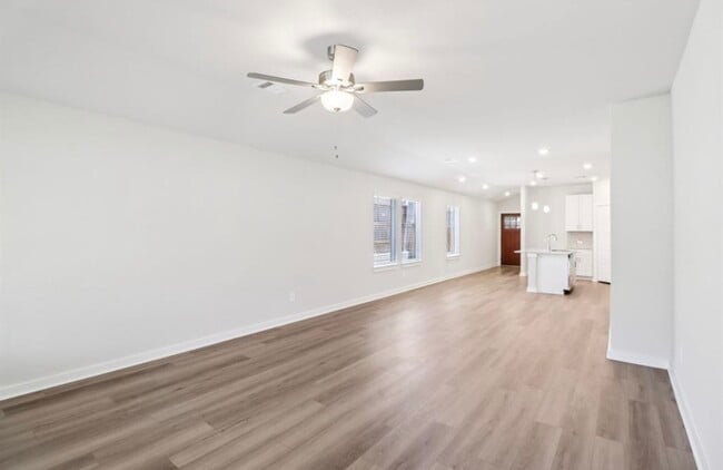 Building Photo - 1900 Velvet Oak Ln