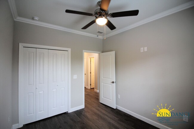 Building Photo - Gorgeous Townhouse in Fort Walton Beach!