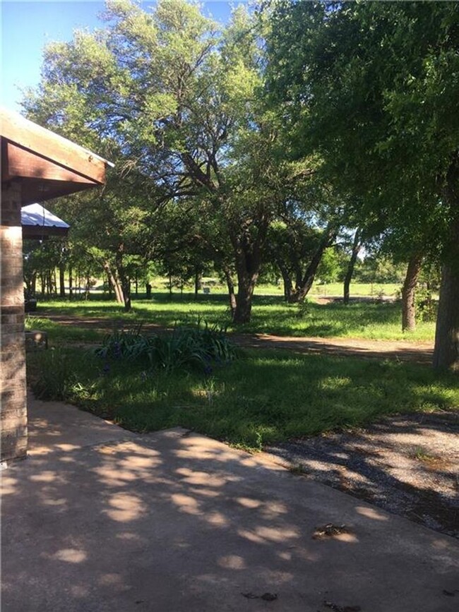 Building Photo - Home on Acreage Available for Lease