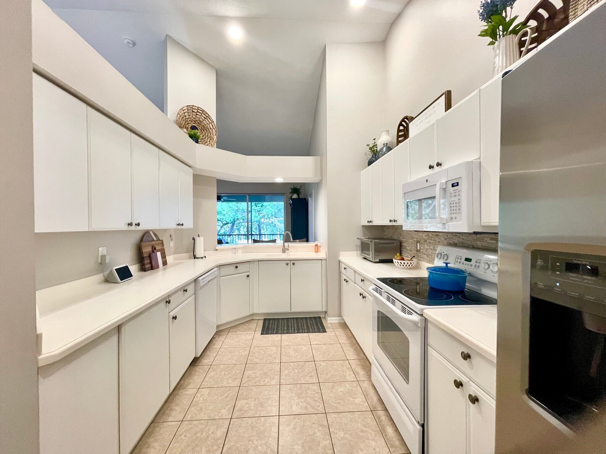 Building Photo - 8125 Celeste Dr