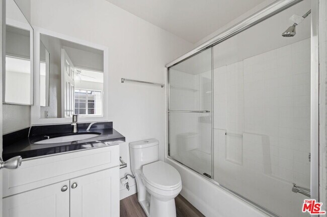 Building Photo - 6616 Sylmar Ave