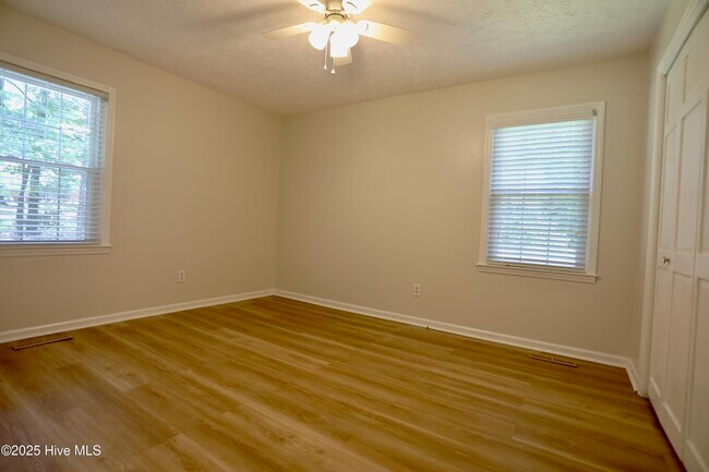 Building Photo - 202 Haldane Dr