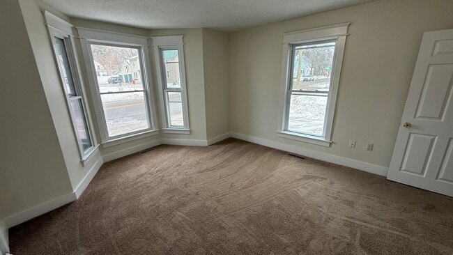 Building Photo - 391 Portland St