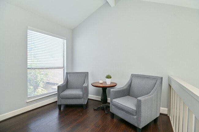 Building Photo - 12800 Briar Forest Dr