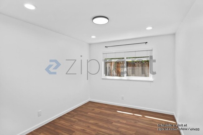 Building Photo - 516 Tanager Rd