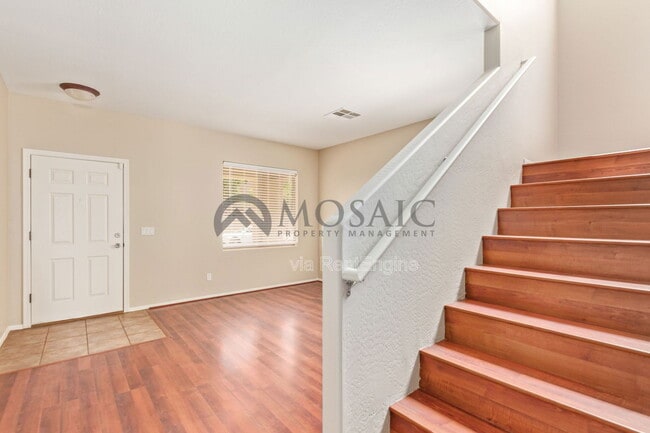 Building Photo - 4540 E Los Alamos St