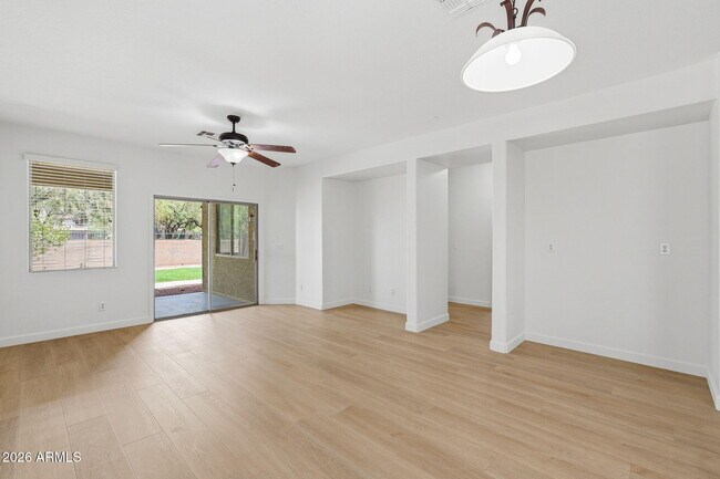 Building Photo - 39518 N White Tail Ln