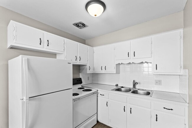 Building Photo - 1549 Oakland Park Ave