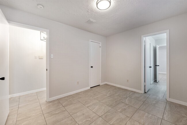 Building Photo - 16419 Lost Quail Dr
