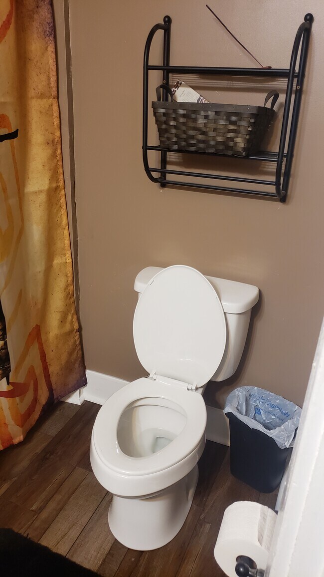 Building Photo - 2909 Montrose Ave