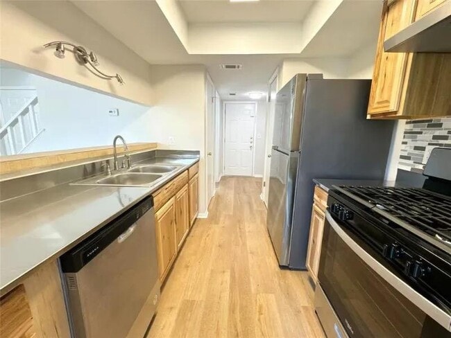 Building Photo - 12136 Thompkins Dr