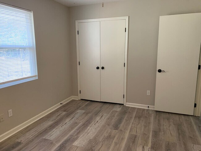 Building Photo - 5302