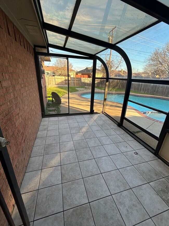 Building Photo - 4420 St Francis Ave