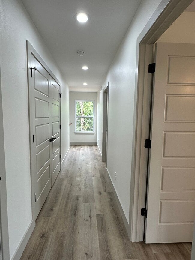 Building Photo - BRAND NEW 4 BED 3 BATH in WAYNESVILLE