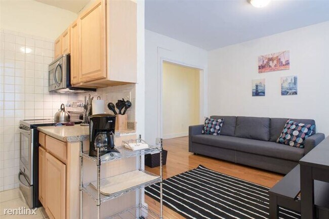 Primary Photo - 244 Kelton St