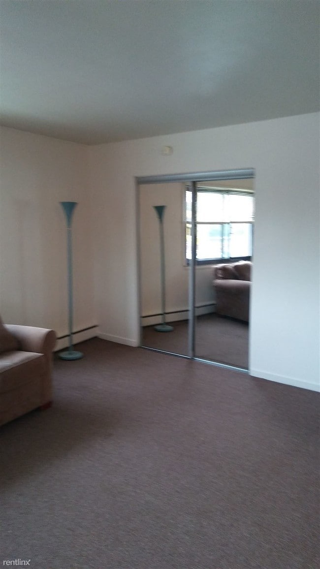 Building Photo - Studio, 1 bath  - 4903 Spencer Ave