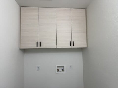 Building Photo - 3 bed 2 bath with garage $1,350 Rent