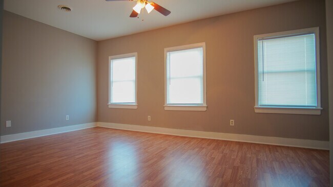 Building Photo - 1218 Bainbridge St