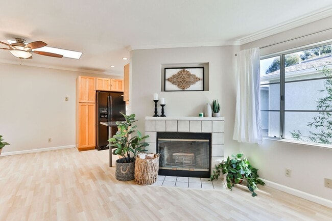 Primary Photo - Talmadge : spacious 2 bed, 2 ba top floor condo