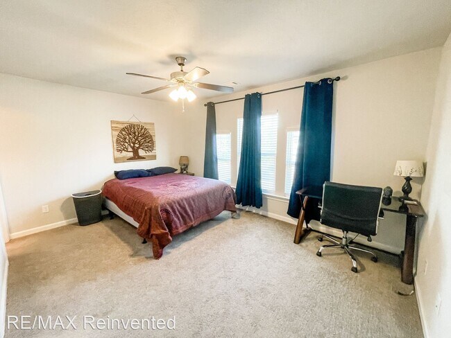 Building Photo - 2 br, 2.5 bath House - 692 Red Cedar Court