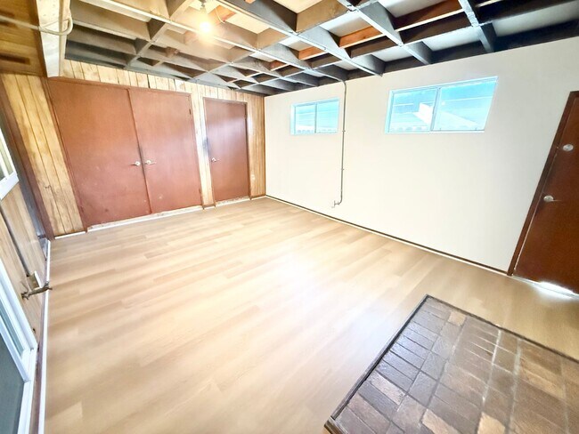 Building Photo - 4661 Larwin Ave