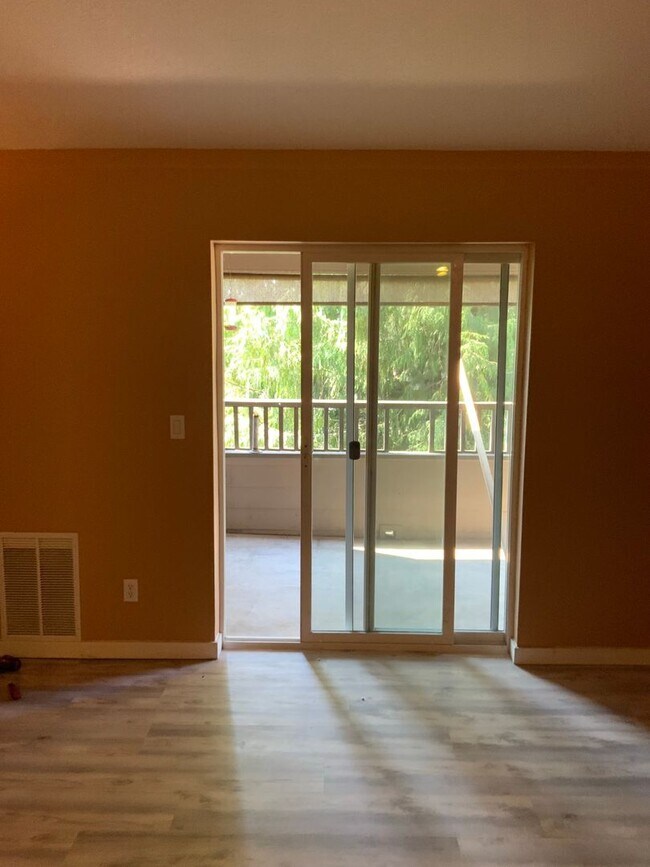 Building Photo - Holiday Move-in Special! Modern 2B, 2Ba Condo in Exclusive Gated Community!