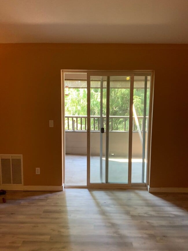 Building Photo - New Year Move-in Special! Modern 2B, 2Ba Condo in Exclusive Gated Community!