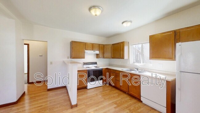 Building Photo - 823 N Corona St
