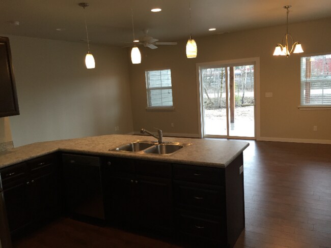 Building Photo - 724 Edgewood Pl