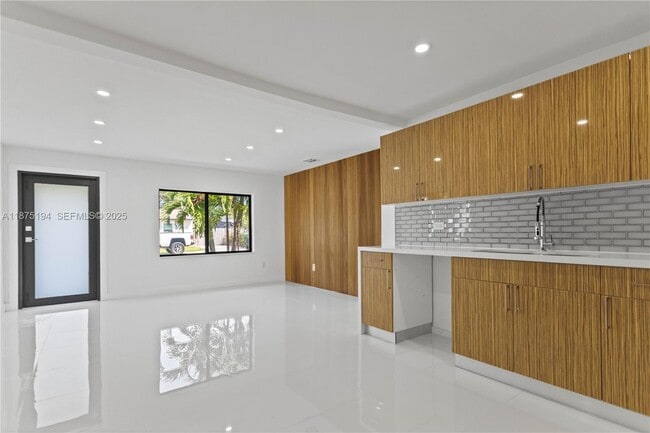 Building Photo - 1524 SW 32nd Ct