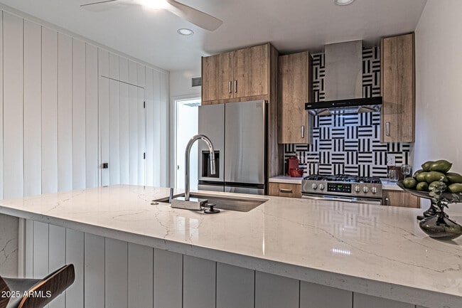 Building Photo - 1539 W Puget Ave