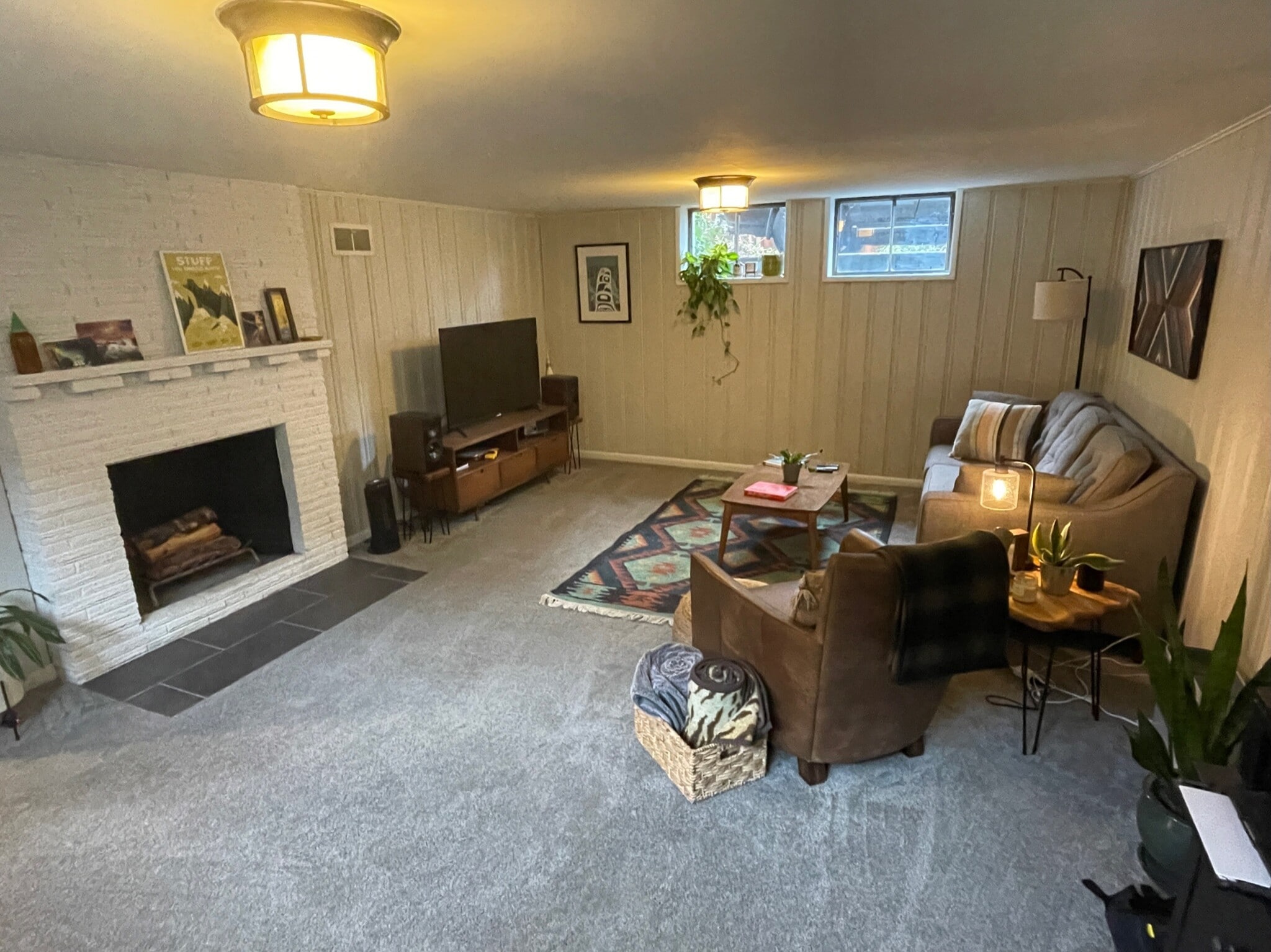Living room - 5520 N Concord Ave