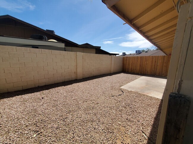 Building Photo - 4533 E Contessa St