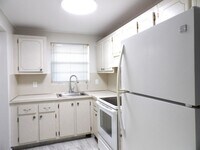 Building Photo - 1638 Embassy Dr