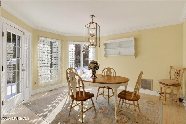 Building Photo - 328 E Main St