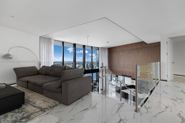 Building Photo - 18555 Collins Ave