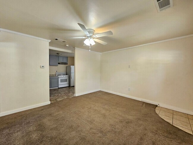 Building Photo - HUGE RENT REDUCTION & AVAILABLE FOR MOVE-IN!