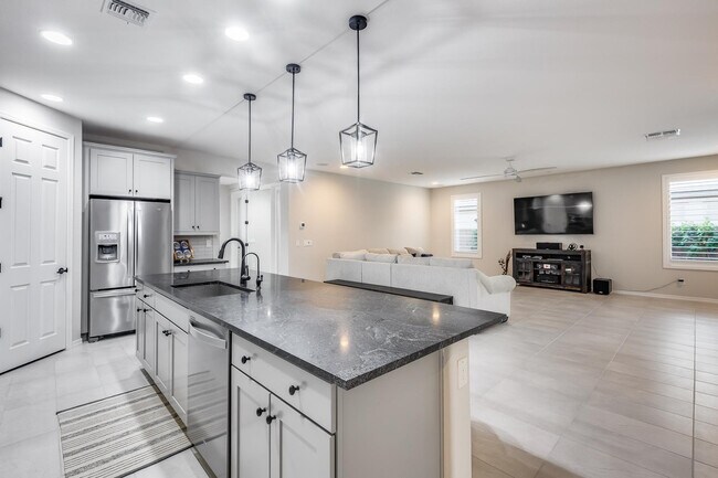 Building Photo - 7308 W Tombstone Trail