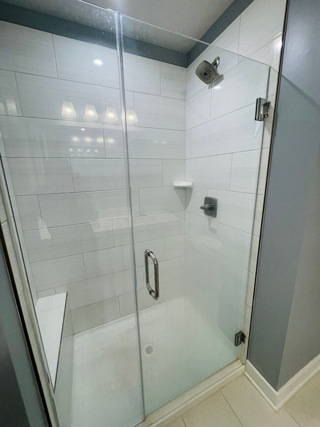 Building Photo - Sophisticated and Spacious 3BR-3.5 Bath To...