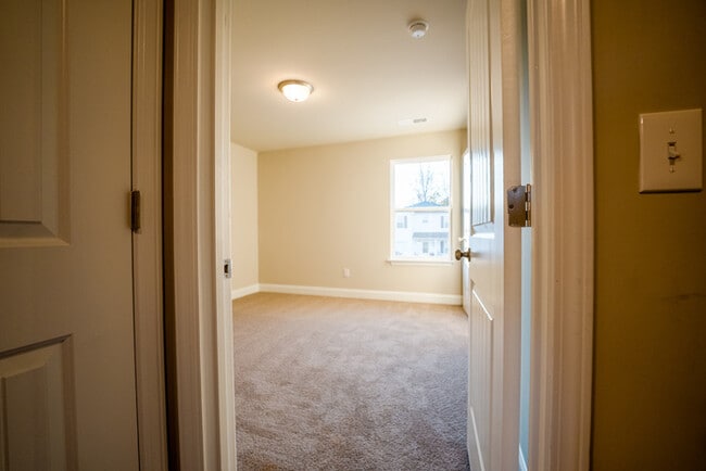 Building Photo - BRAND NEW 2 bedroom, 1.5 bathroom duplex i...