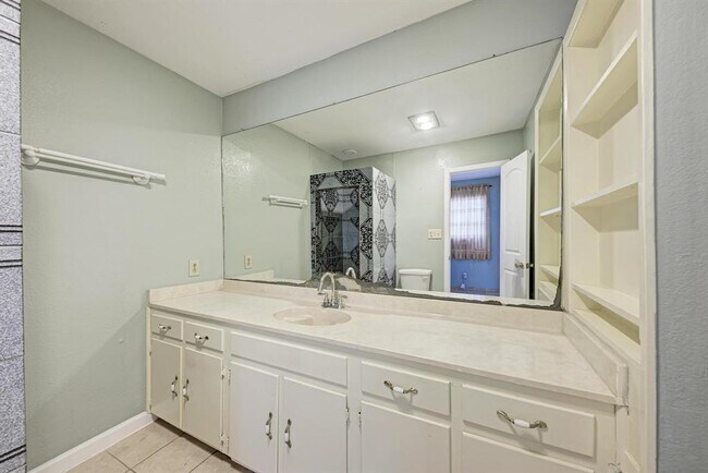 Building Photo - 4701 Bandera Rd