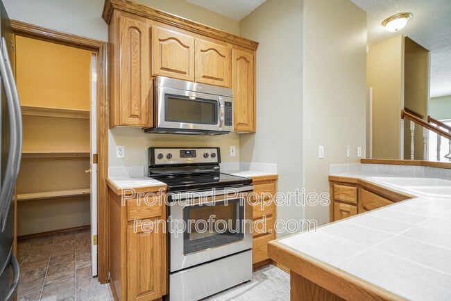 Building Photo - 2623 NE Rocky Butte Rd