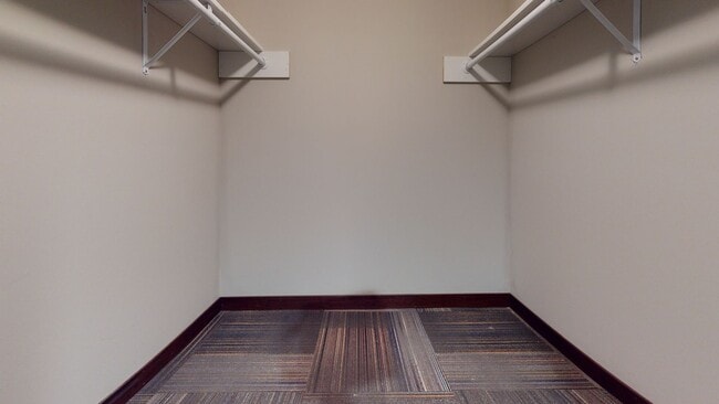Building Photo - Recently renovated  7 bedroom house