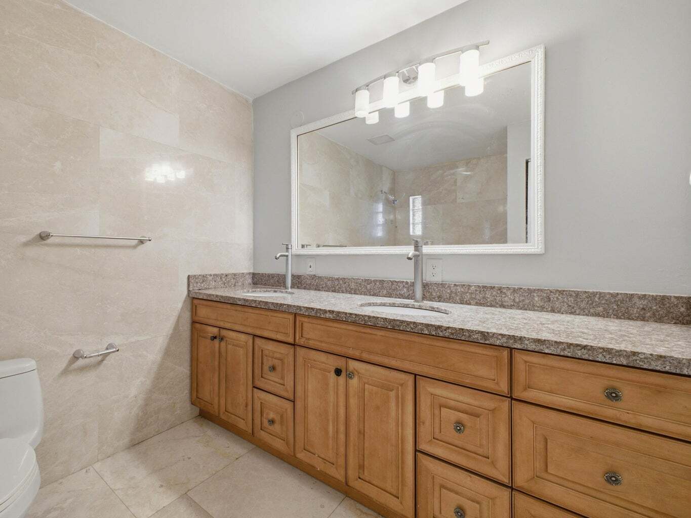 Building Photo - 3561 Oberon Ave